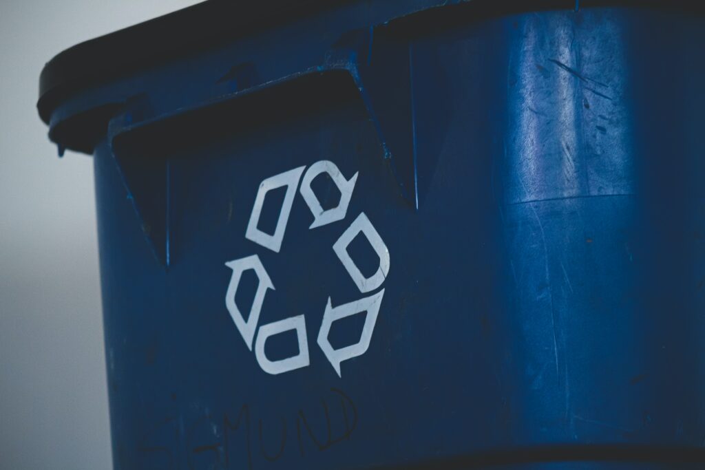 Recycling bin 